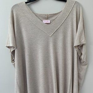 New Sz L Pink Lily Tan V-Neck Shirt